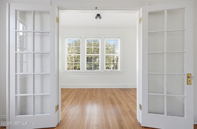 Building Photo - 3110 Oak St