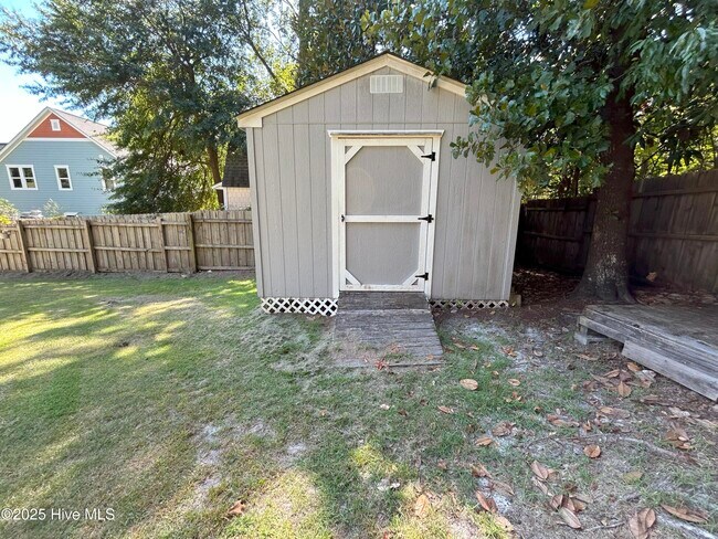 Building Photo - 623 Ripwood Rd