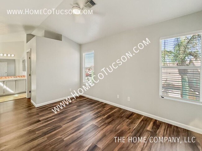 Building Photo - 9937 N Woodstone Trail