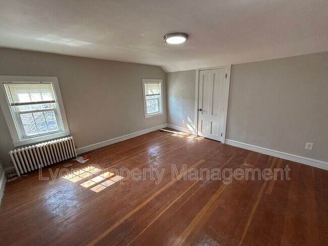 Building Photo - 44 7th St