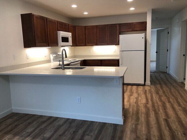 Building Photo - 4.5 Bathrooms ! 4 large bedrooms! Close to CWU