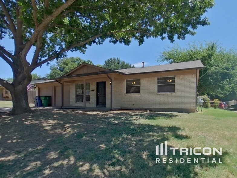 Primary Photo - 620 Wallace Dr
