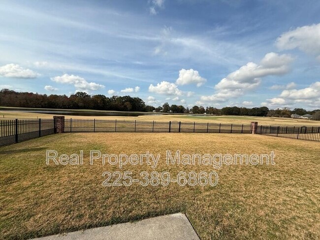 Building Photo - 917 Fairwinds Ave