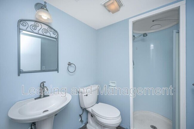 Building Photo - 242 Little Oak Island Dr