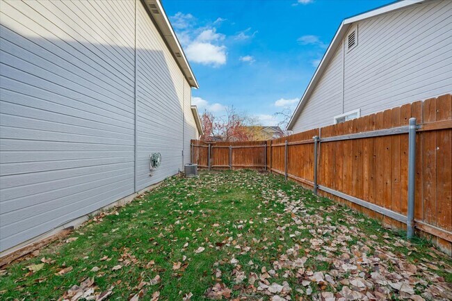 Building Photo - 3685 S Creekwood Way
