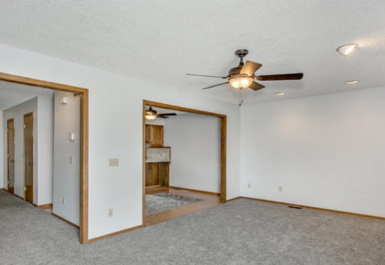 Building Photo - 142 E. Wood