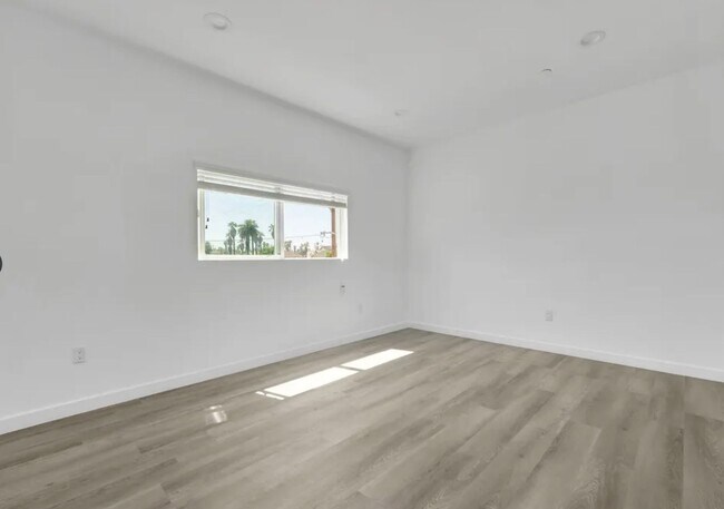 Building Photo - 1885 W 20th St