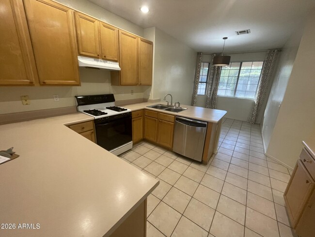 Building Photo - 291 S Forest Dr