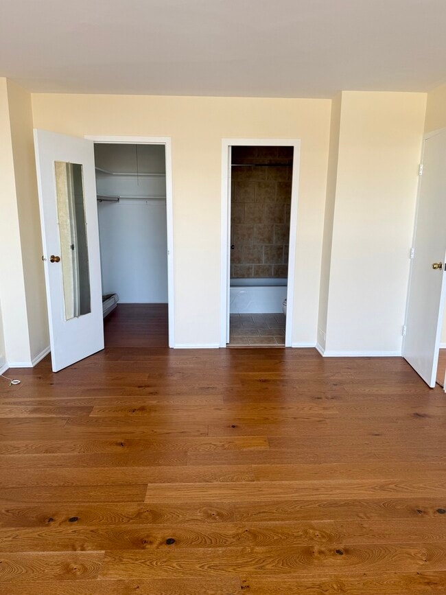 Building Photo - 5757 N Sheridan Rd