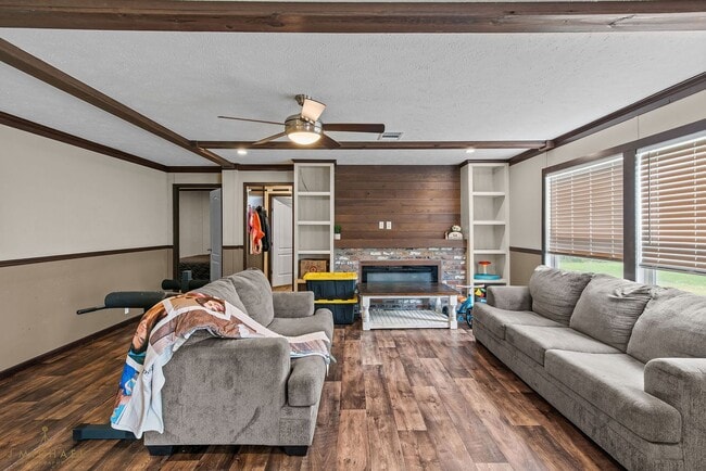 Building Photo - COUNTRY LIVING IN THE CITY