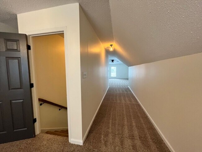 Building Photo - 204 Franklin Sq - Beautifully Updated Home in Bonaire