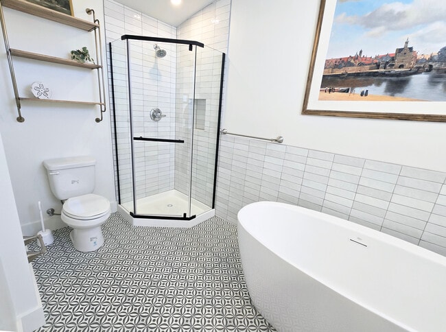 Building Photo - 118 S Pacific St