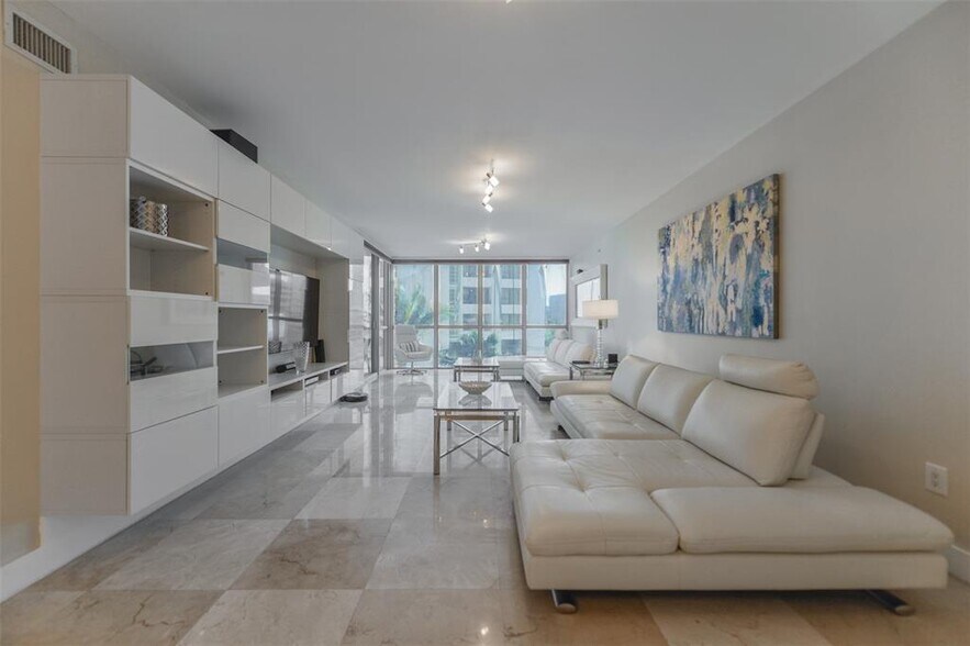 Primary Photo - 3101 S Ocean Dr