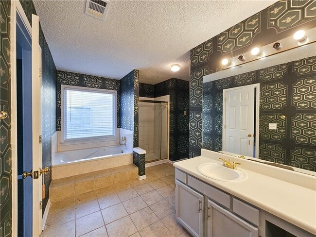 Building Photo - 2825 Binghampton Ln