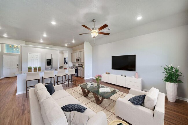 Building Photo - 1042 Tomball Downs Dr