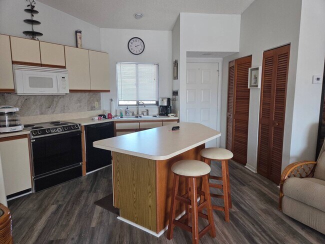 Building Photo - 4915 Casablanca Cir