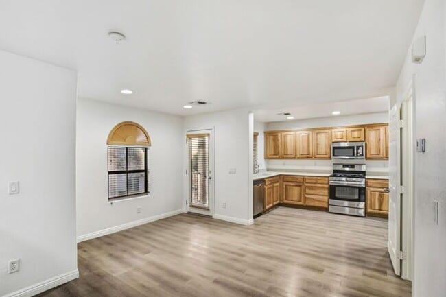 Building Photo - Beautiful 3 Bed Home With 3 Full Baths And Bed and Full Bath On 1st Floor