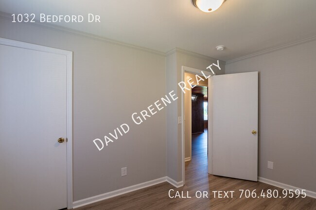 Building Photo - 1032 Bedford Dr