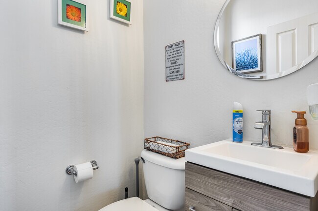 Building Photo - 11956 W Fillmore St