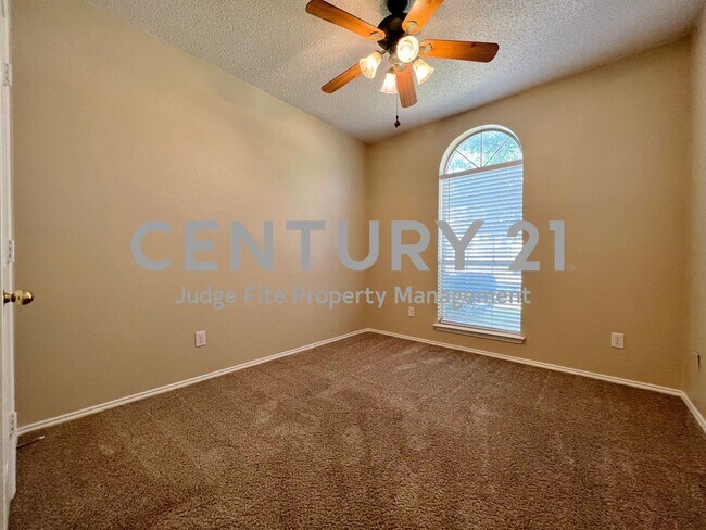Building Photo - Charming Single-Story 3/2/2 in Crowley ISD For Rent!