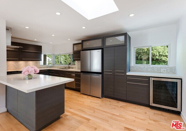 Building Photo - 1617 Roscomare Rd