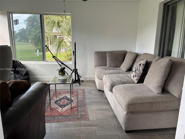 Building Photo - 4609 Bayberry Ln