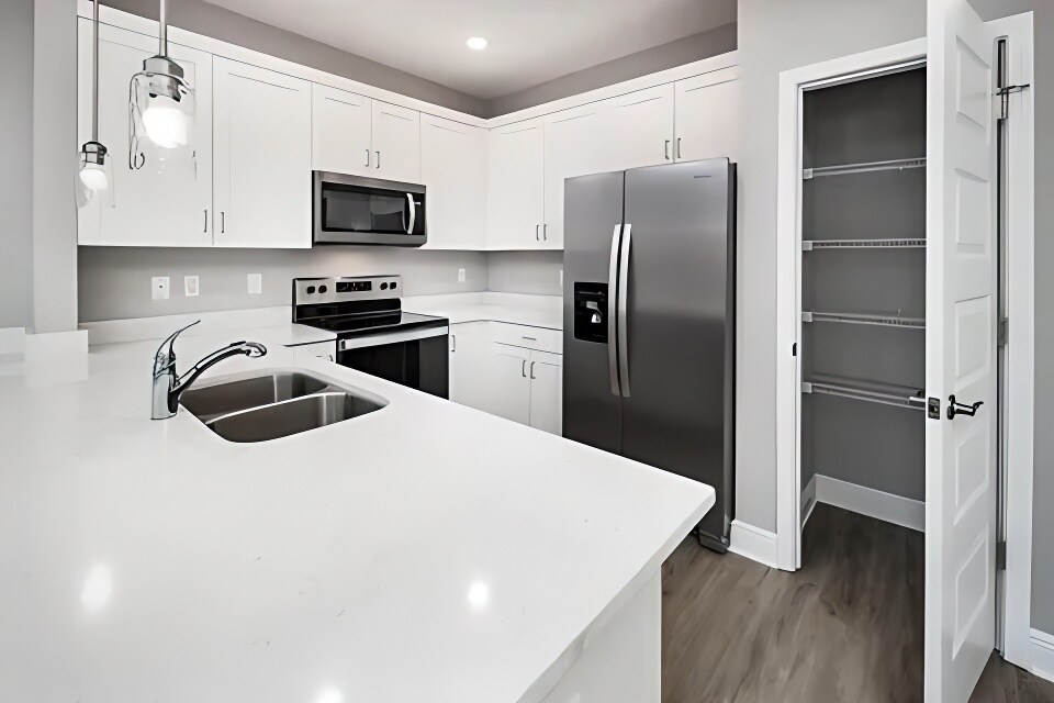 Building Photo - 319 Carmel Dr