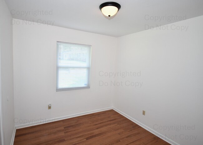 Building Photo - 2517 W Kensington Dr