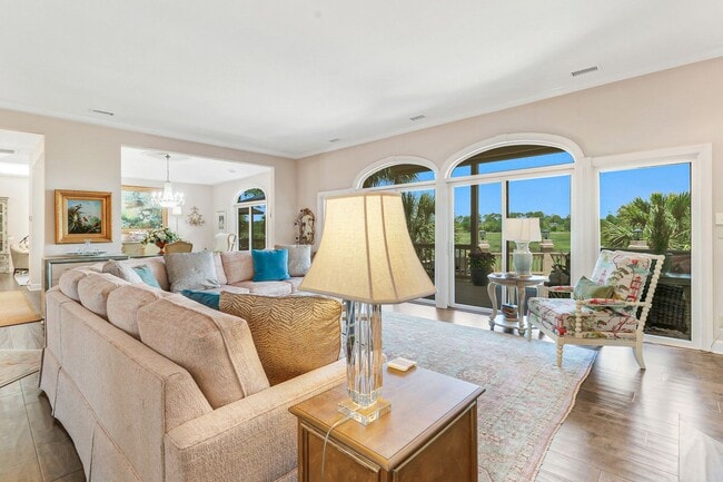 Building Photo - Spectacular Sea Pines Home - Marsh/Water Views!