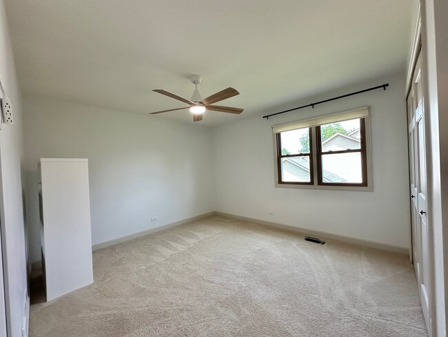Building Photo - 1525 Westglen Dr