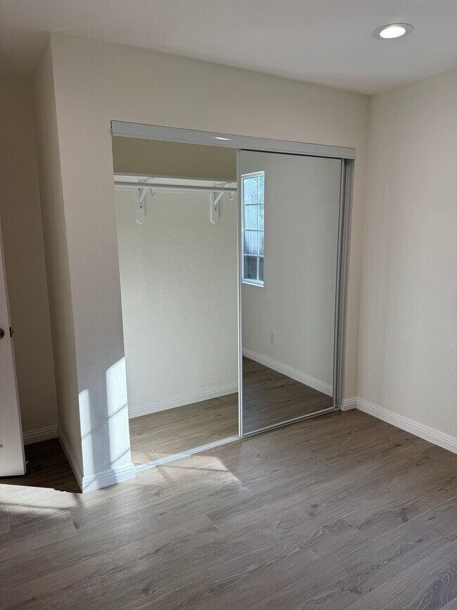 Building Photo - 7950 4th St