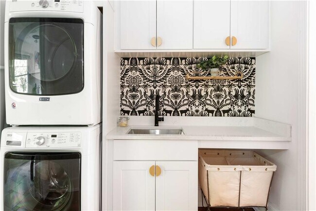 Building Photo - 383 Park Ave SE