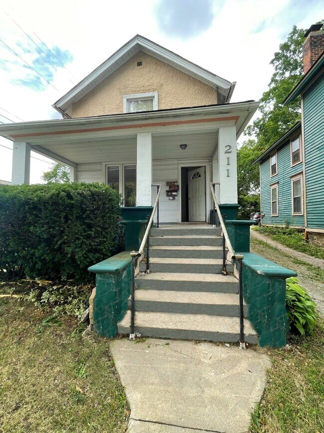 Primary Photo - 211 Ballard St