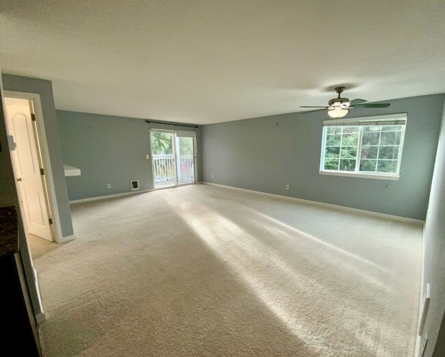 Building Photo - 2-Bedroom, 2-Bathroom End Unit with Covered Balcony