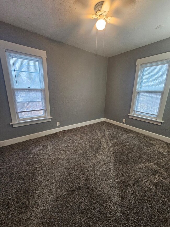 Building Photo - 606-608 W 9th Street