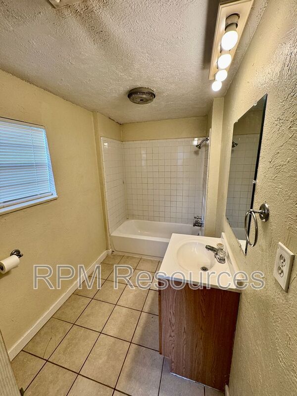 Building Photo - 118 Birch Ave