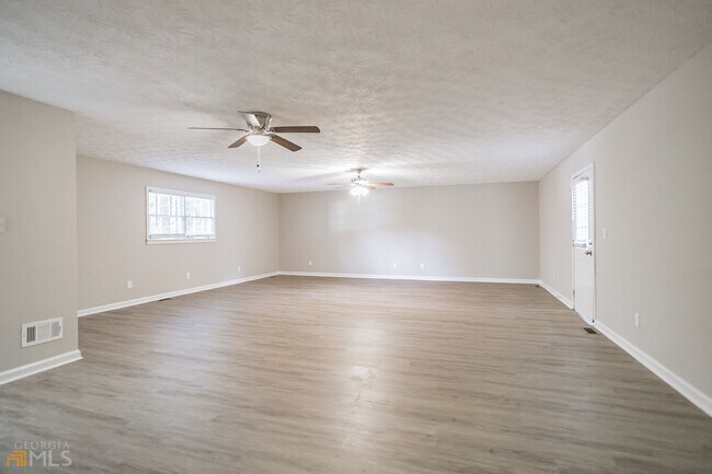 Building Photo - 1605 Sugar Plum Dr SW