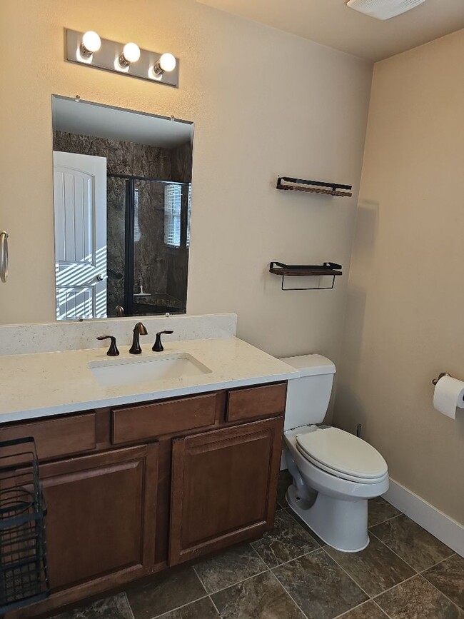 Building Photo - Nice 2 bedroom, 2 bath condo in a fabulous...
