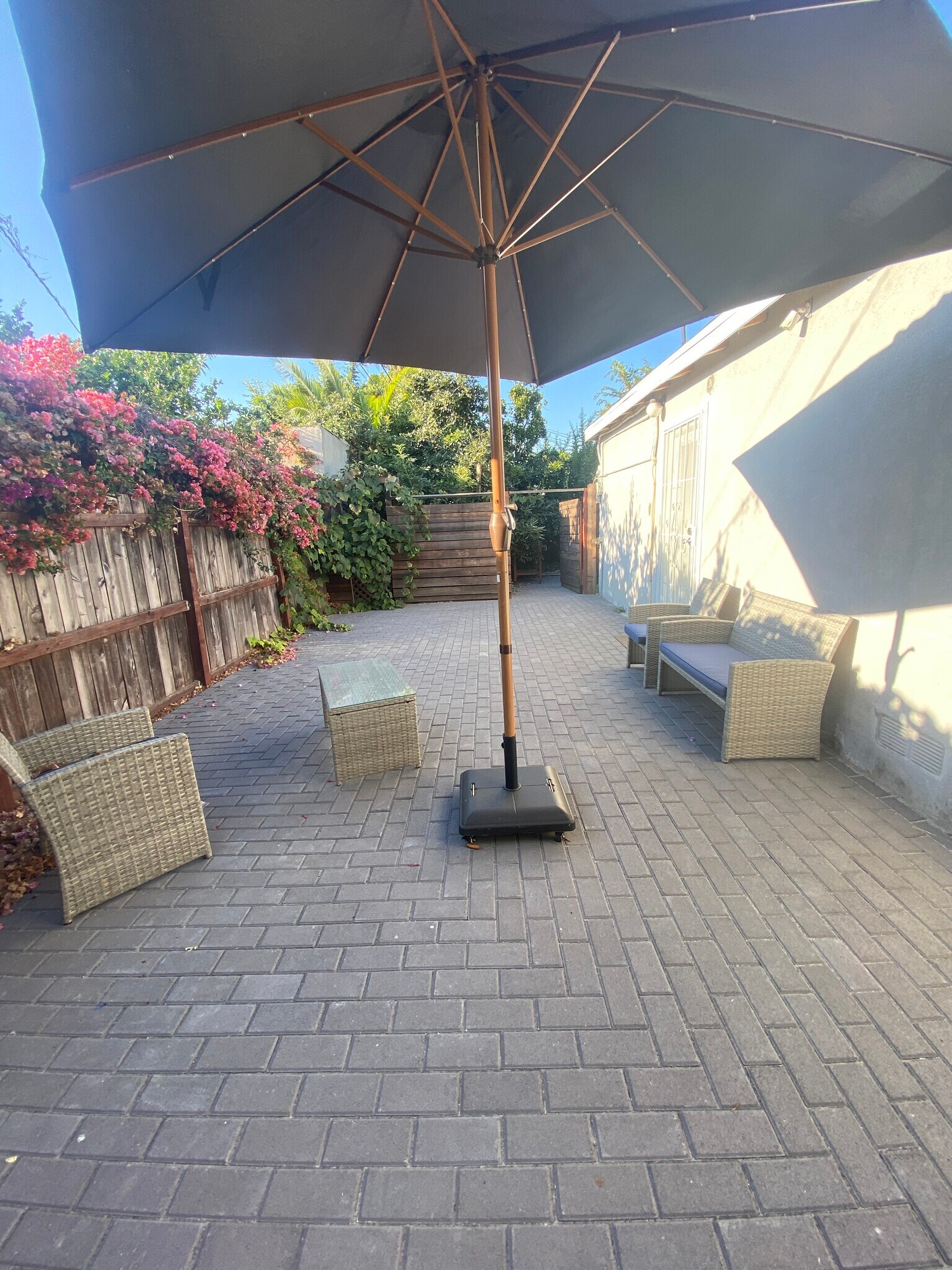 Private back yard - 3047 Edgehill Dr