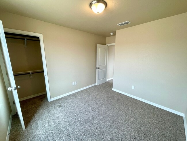 Building Photo - Built in 2024, 3 bedroom, 2 bathroom home located in Golden Valley, AZ