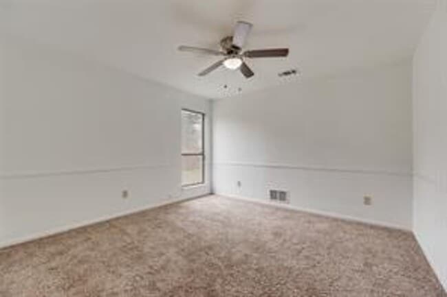 Building Photo - Spacious Plano Home with Swimming Pool!  A must see!