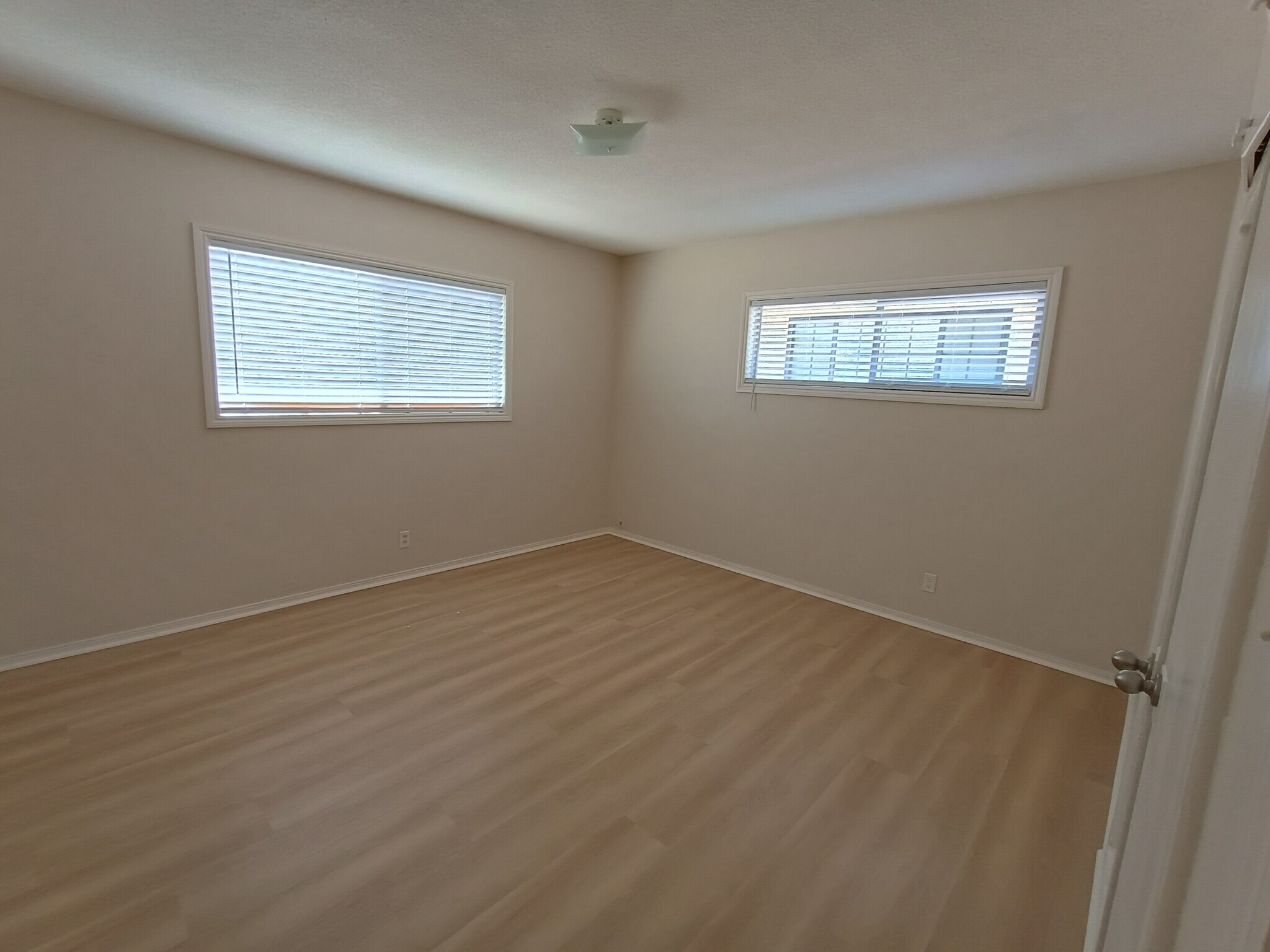 Building Photo - 4227 W 133rd St