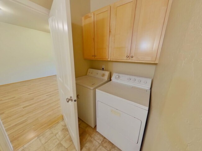 Building Photo - 3462 Alder Alley