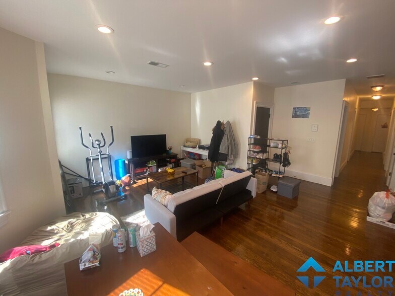 Building Photo - 29 Commonwealth Ter