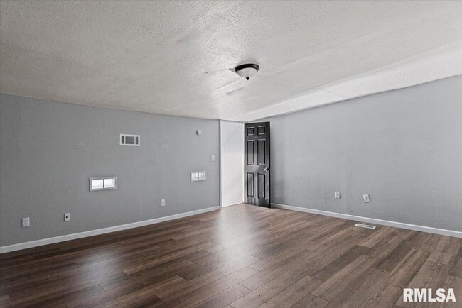 Building Photo - 201 E Main St