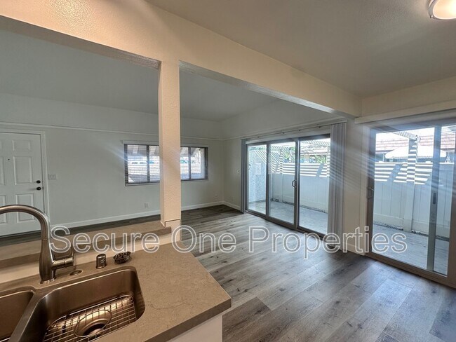 Building Photo - 2869 Instone Ct