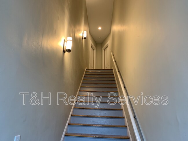 Building Photo - 4842 N College Ave