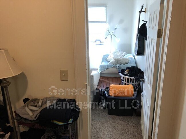 Building Photo - 1 bed 1 bath on Water St near UWEC! Availa...