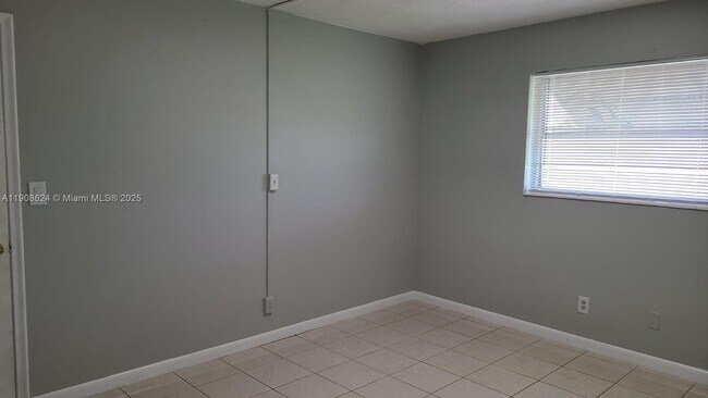 Building Photo - 1715 Wiley St