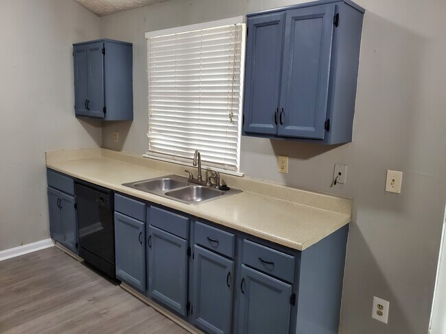 Building Photo - 317 Peachtree Dr